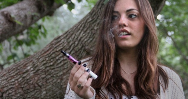 Study - E-Cigarette Ads Encourage Teen Vaping