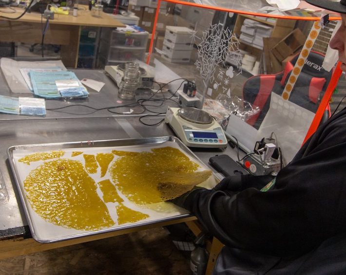Making live resin extract